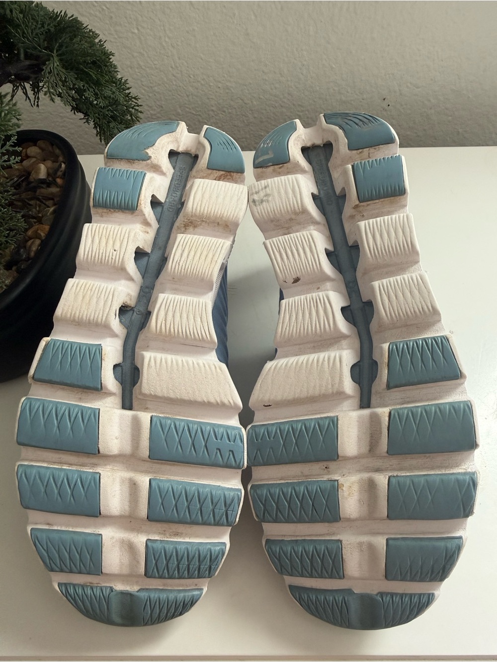 On Running Women size 9  Cloudswift Sneakers in Light Blue and White - Picture 7 of 9